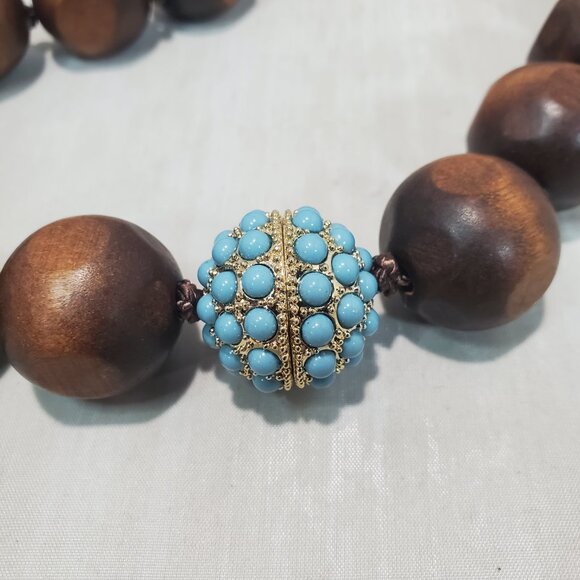 Bijou Wooden beaded necklace with magnetic turquoise ball - Picture 5 of 7